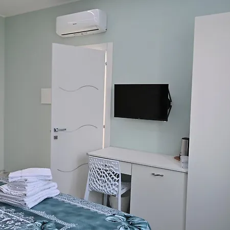 Bebsantaniellohouse1 Nápoly