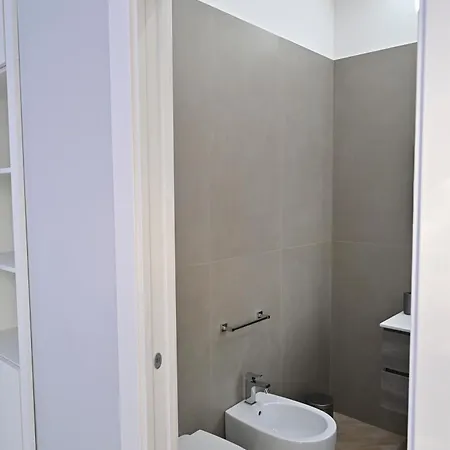 Bebsantaniellohouse1 Nápoly
