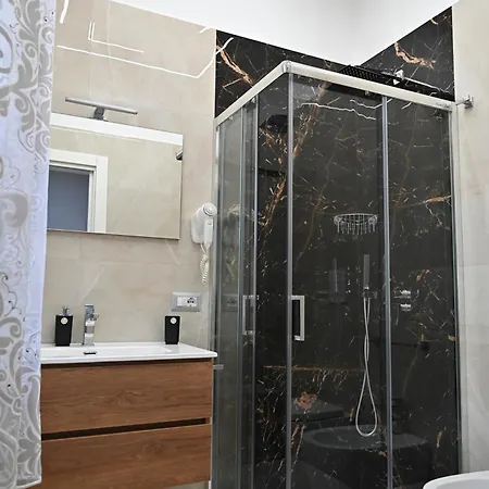 Bebsantaniellohouse1 Nápoly