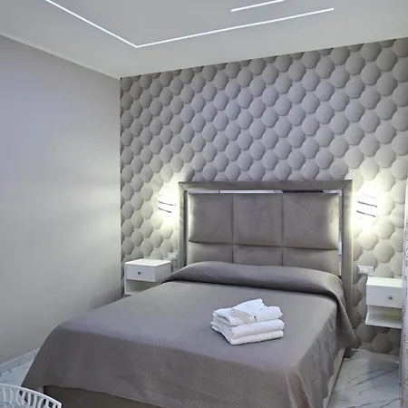 Bebsantaniellohouse1 Neapol