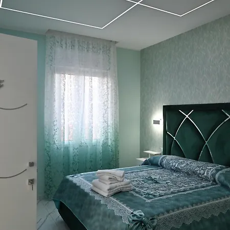 Alojamento de Acomodação e Pequeno-almoço Bebsantaniellohouse1 *