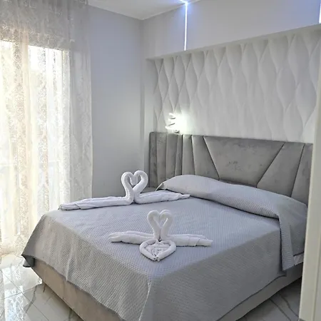 Alojamento de Acomodação e Pequeno-almoço Bebsantaniellohouse1 *